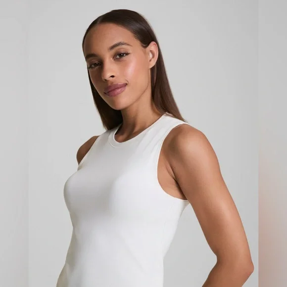 SPANX Bare Naked Crewneck Tank in Power White Women's Size Large - NWT - Picture 2 of 12